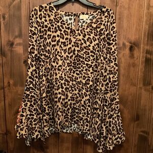 Chic Leopard Print Bell Sleeve Blouse